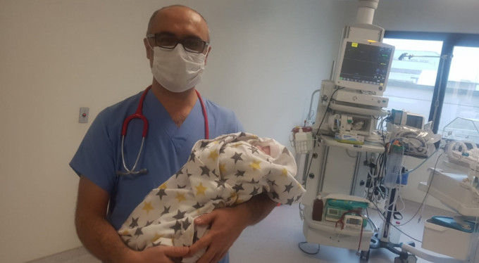 Bursa'da 18 günlük bebek korona virüsü yendi!