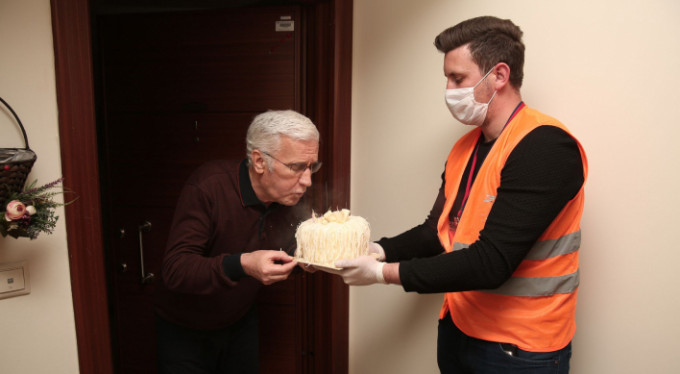 Bursa'da yaşlılara doğum günü sürprizi