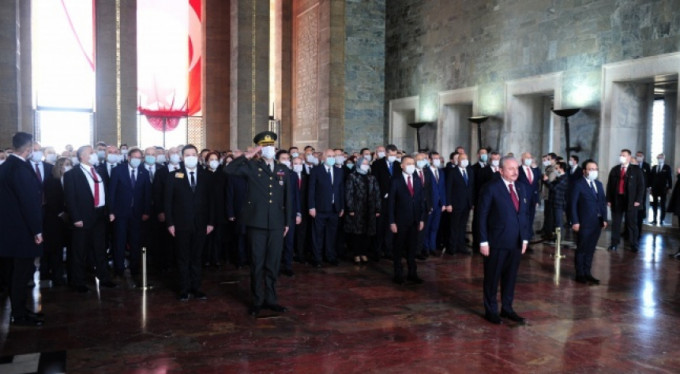 Meclis 100 yaşında! Anıtkabir'de sade tören
