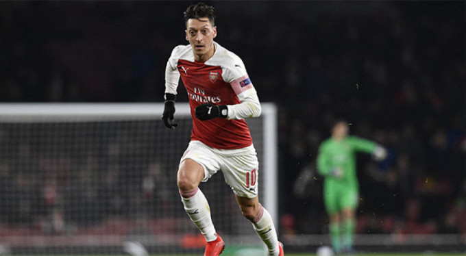 O kulübün gözü Mesut Özil'de