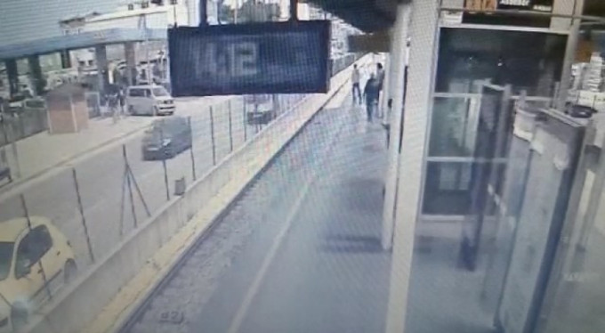 Bursa'da raylara düşen gençten acı haber