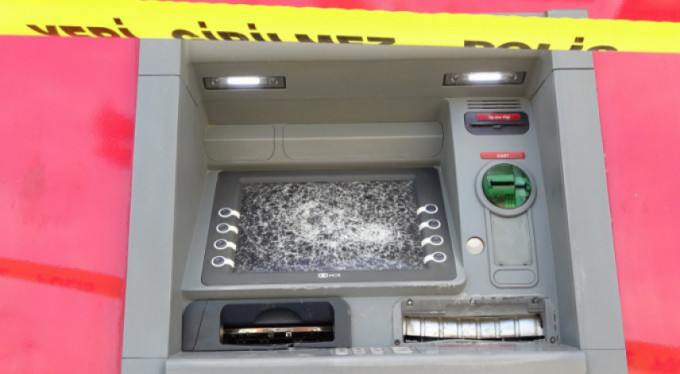 Babasına kızıp ATM'leri parçalayan kadın konuştu!