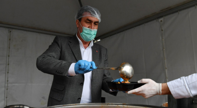 Bursa'da her gün bin 260 haneye sıcak yemek