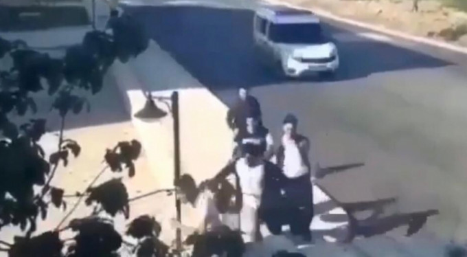 Bursa'da polisi gören gençler böyle kaçtı!