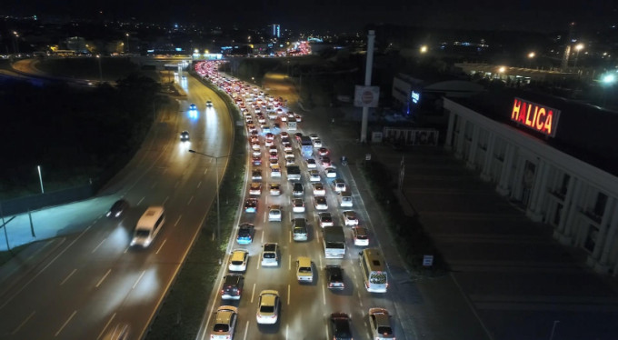 Bursa'da yasak bitti, trafik kilitlendi!