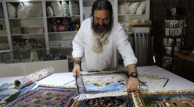 Bursa'nın ipek halılarını Oscar ödüllü sanatçı tasarlıyor