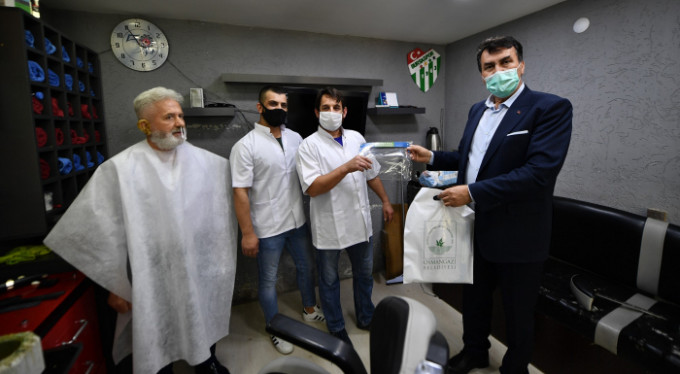 Dündar, berber ve kuaför esnafını ziyaret etti