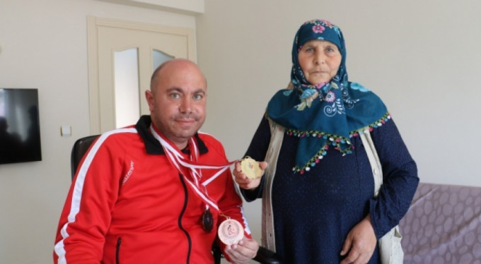 Doktorlar 'ölür' demişti, Türkiye üçüncüsü oldu