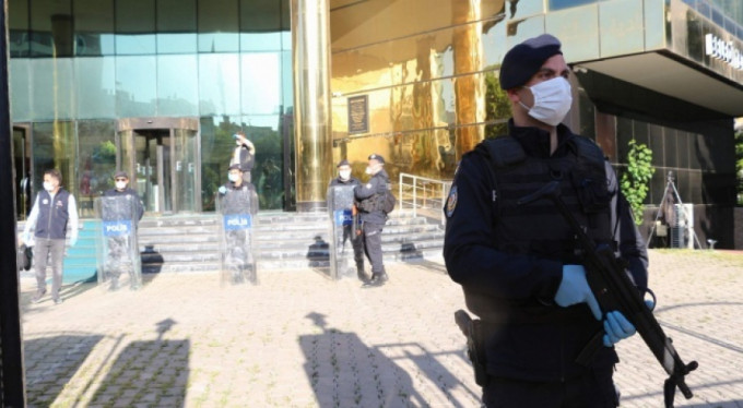 5 belediyeye kayyum!