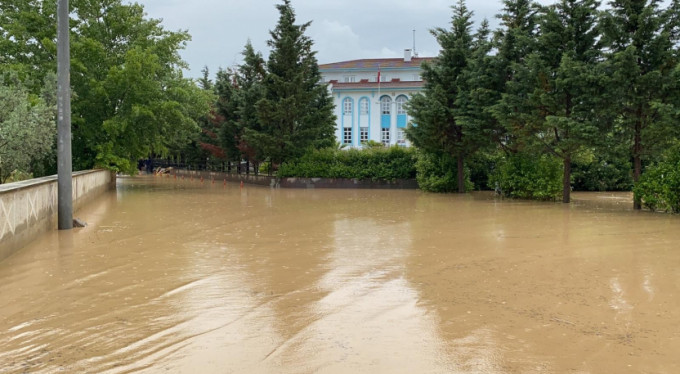 Bursa'nın o ilçesi sular altında kaldı!