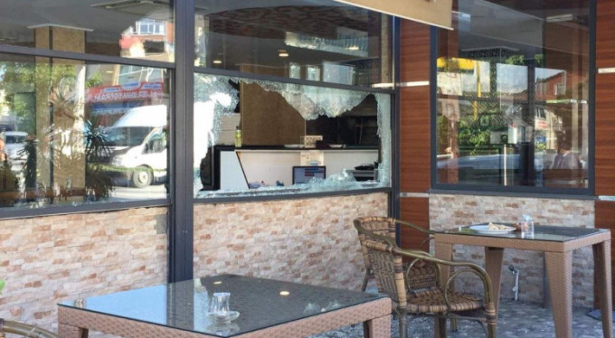 Müşteri dolu restorana saldırı