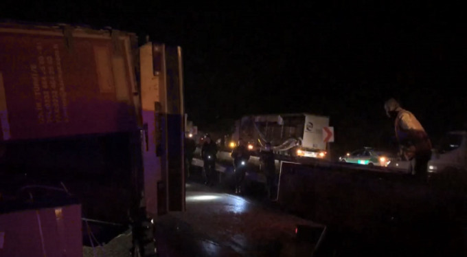 Bursa'da tır devrildi!