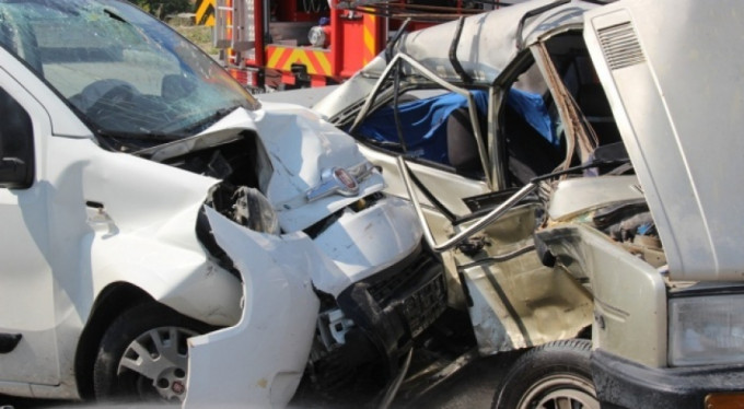 Araçlar kağıt gibi ezildi!