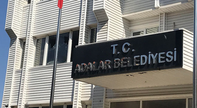 Belediye binasına silahlı saldırı!