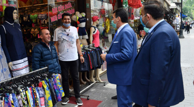 Başkan Dündar, esnafın yanında