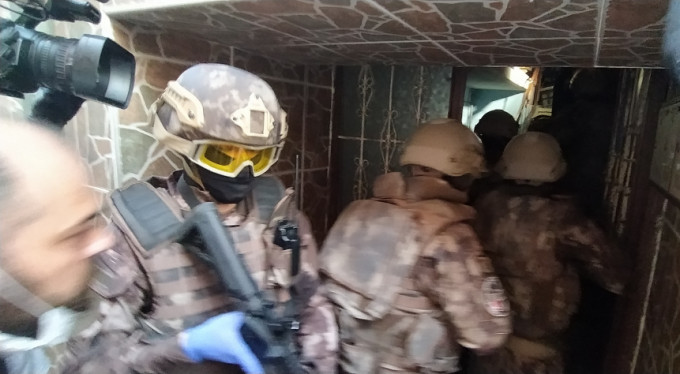 Bursa'da bin polisle şafak baskını!