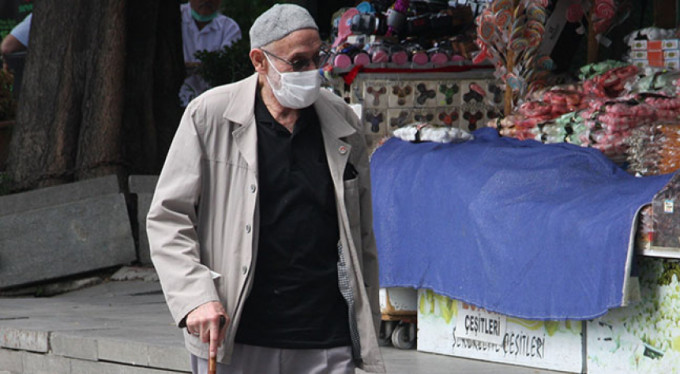 65 yaş üstü vatandaşlar sokağa çıktı