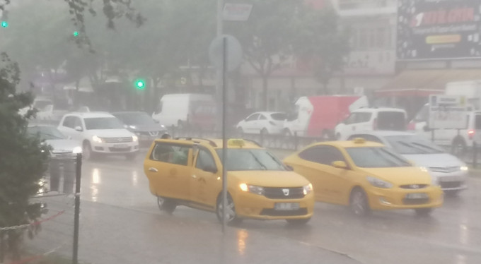 Bursa'da adeta gök delindi!