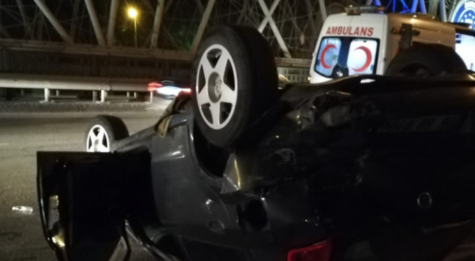 Bursa'da kontrolden çıkıp takla attı! 2 yaralı