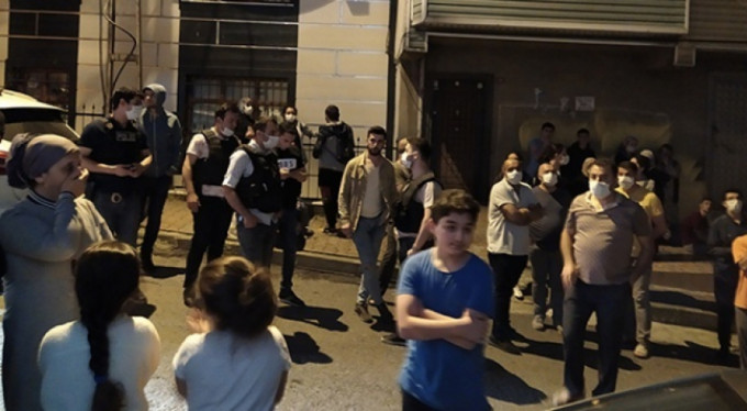 Gece yarısı mahalleli sokağa döküldü!