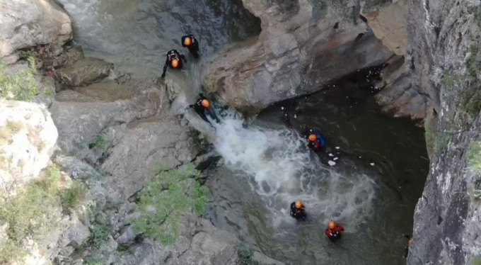 Bursa'da azgın dalgalarla savaştılar! İşte o anlar...
