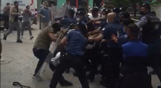 Bursa'da kaçak bina yıkımında olaylar çıktı!