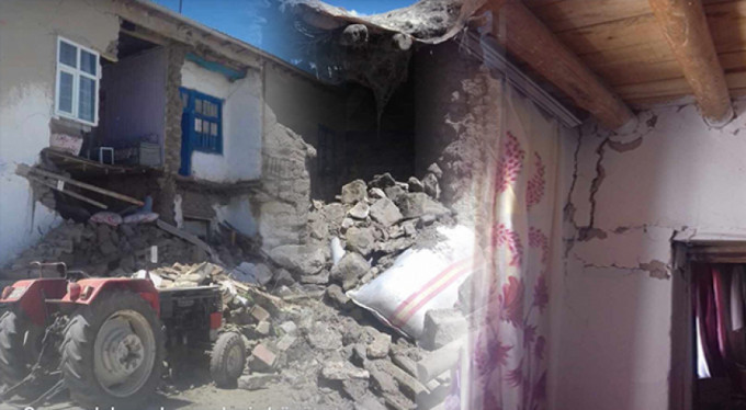 Van'daki depremde bazı evler hasar gördü