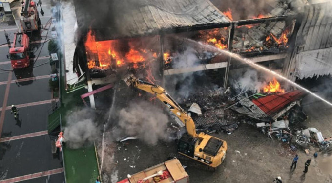 AVM'de büyük yangın!