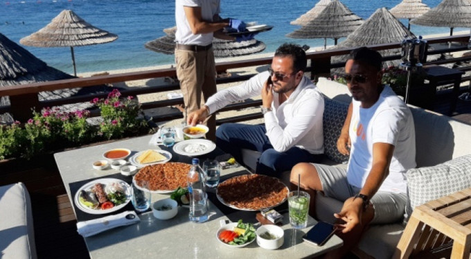 Bu restoranda bir şişe su 53 lira!