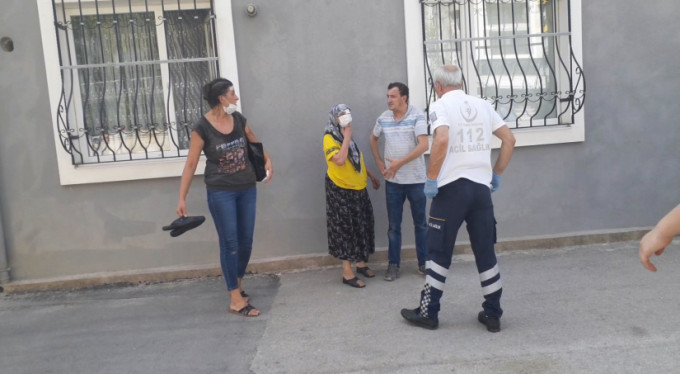 Bursa'da kadınların taşlı sopalı çöp kavgası!