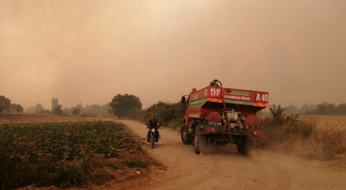 Orman yangını yaşanan köy tahliye ediliyor!
