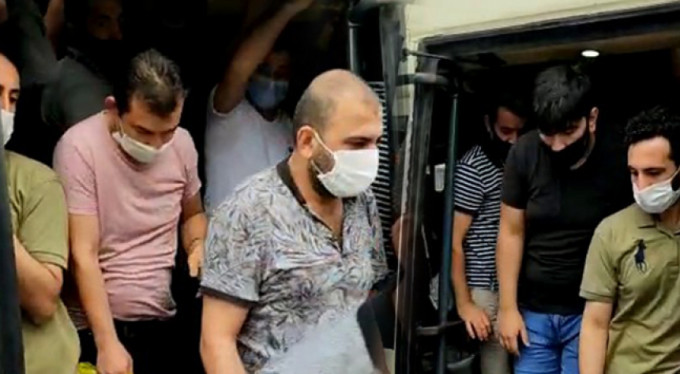 14 kişilik minibüsten bakın kaç kişi çıktı!