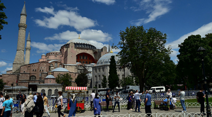 Anadolu akın akın Ayasofya'ya koşuyor