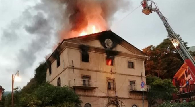 Bursa'nın tarihi mekanı böyle küle döndü!