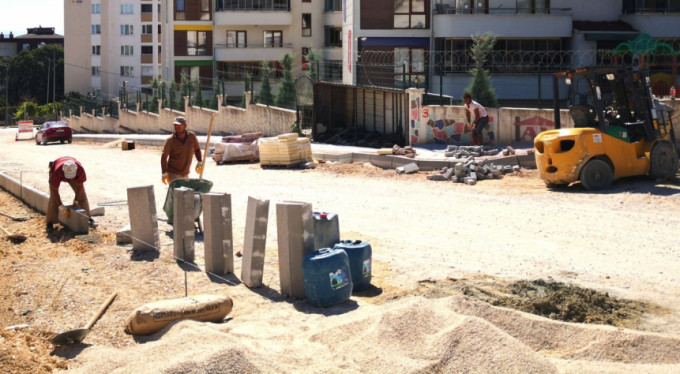 Osmangazi'de kaldırımlar yenileniyor