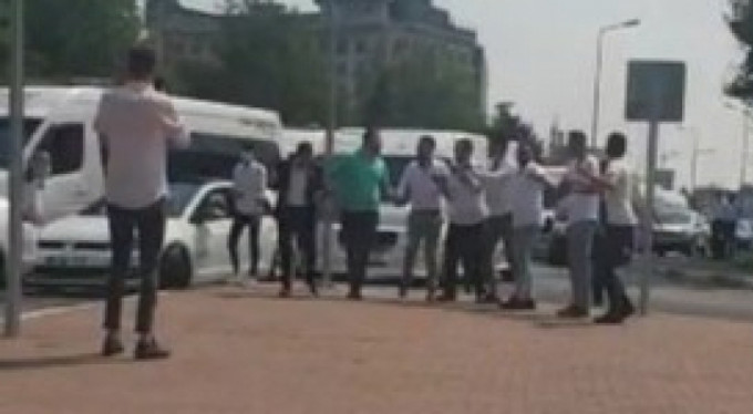 Bursa'da trafikte halay skandalı!