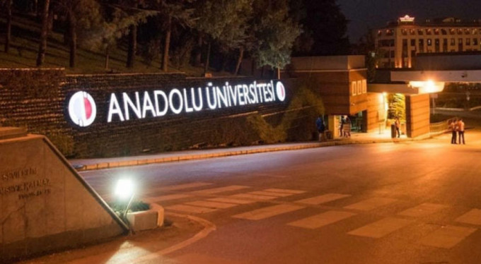 Yüz binlerce öğrencinin beklediği kayıtlar başladı