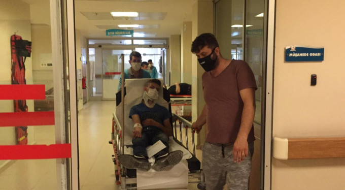 Bursa'da 2 genç ölümden döndü