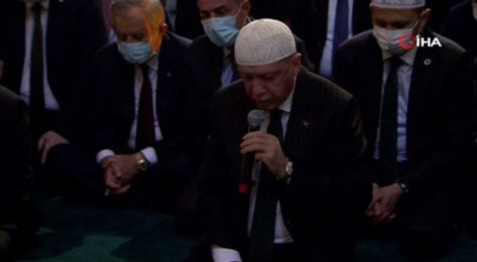 Erdoğan'dan Ayasofya'da Kur'an-ı Kerim tilaveti