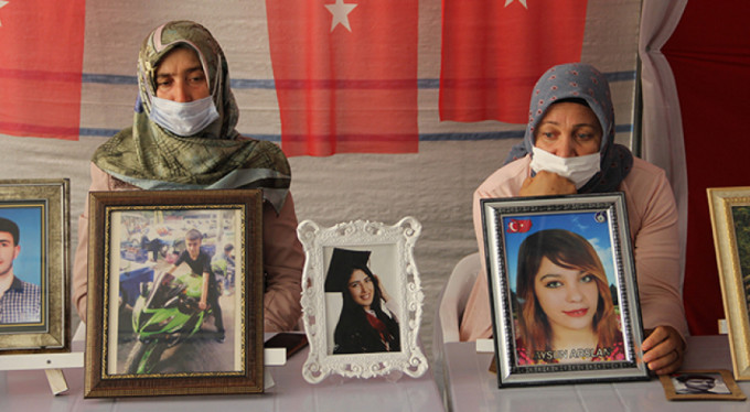 Ailelerin evlat nöbeti 327'nci gününde