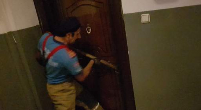 Baltayla gece yarısı kapıyı kırdılar...Bakın neden?