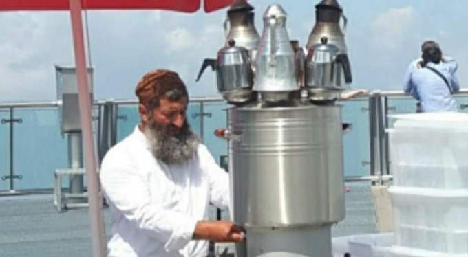 Kendisini yakmamış, Kemal Sunal filmini oynamış