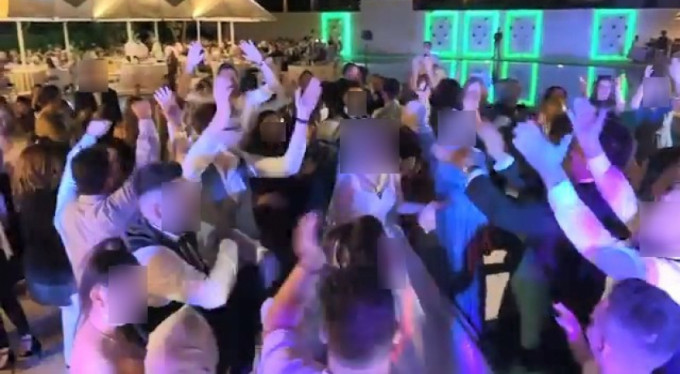 Bursa'da üç düğünde 42 kişi koronavirüse yakalandı