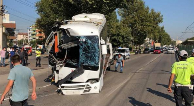 Bursa'da servis midibüsünde facia: 2 ölü 17 yaralı