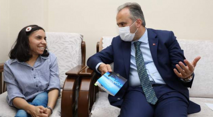 Engelleri aştı kitabını yazdı