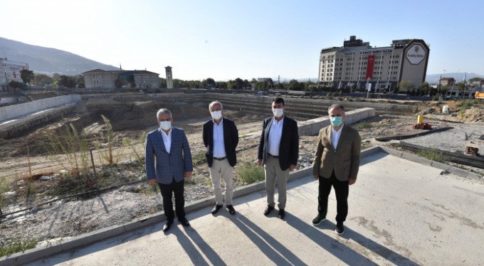 Osmangazi Meydanı'na övgü yağıyor