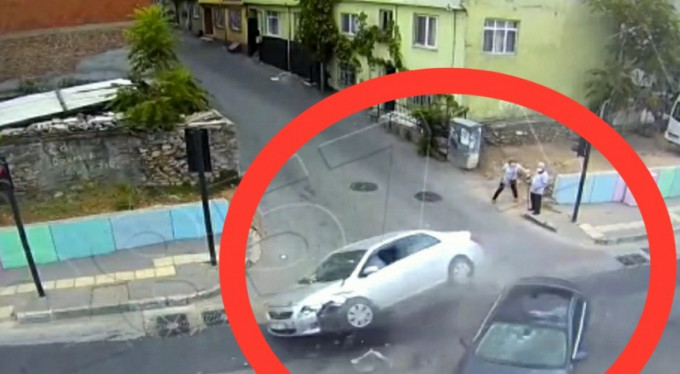 Hastaneye giderken takla attı...