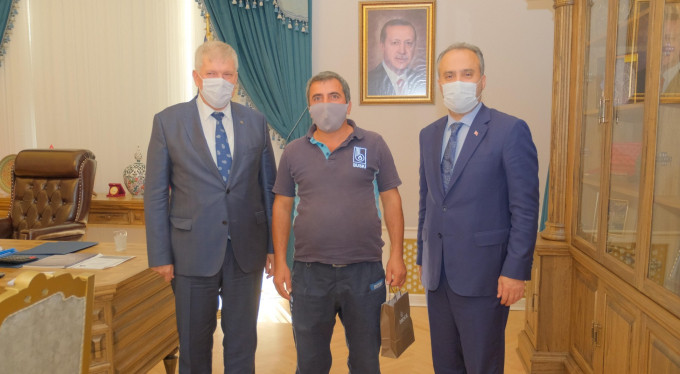 Altınları bulan personele Başkan'dan teşekkür