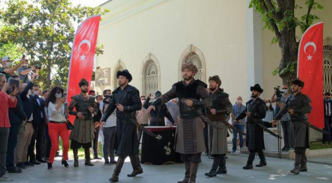 Bursa'da sancak ve saygı nöbeti başladı