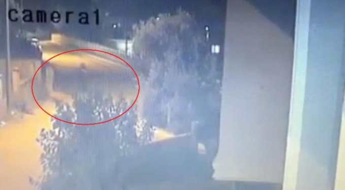 Hırsız ev sahibi ile göz göze geldi...2.kattan atladı